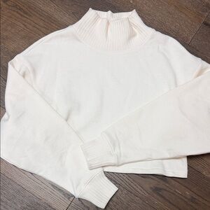 Alo cropped Serenity Coverup size XS worn once Like New